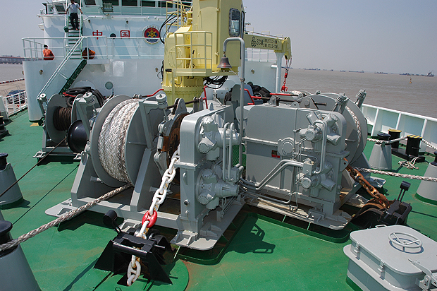 Anchor and mooring winch