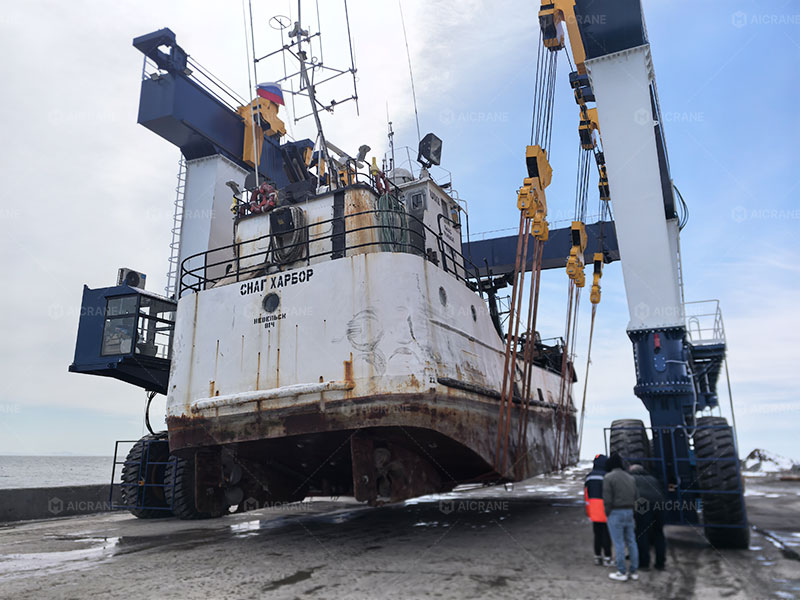 boat travel lift